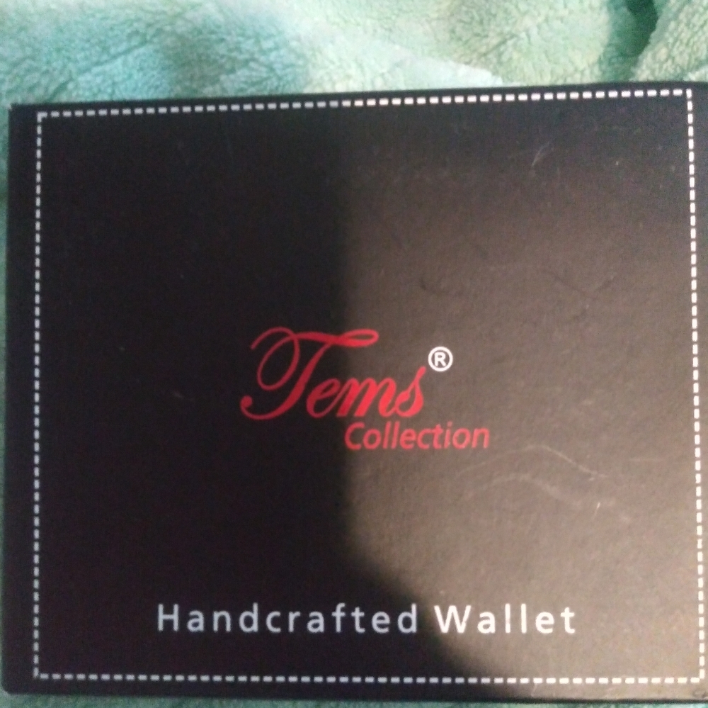 Men's bi fold black faux leather wallet attached to gift box - Picture 2 of 5